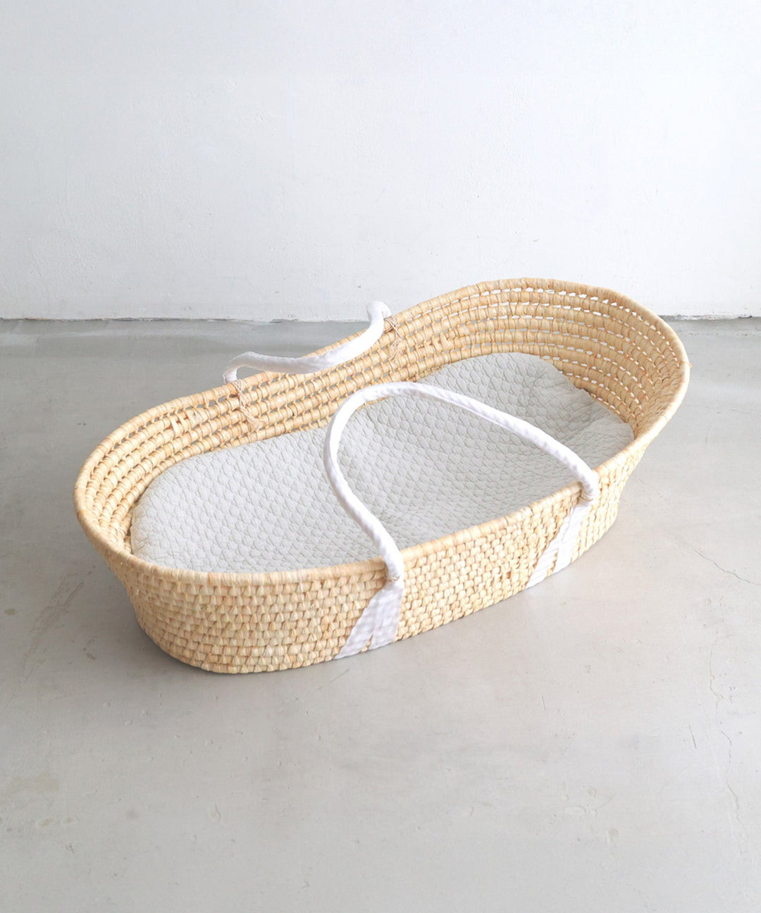 Moses basket + Baby lounger pillow (Ibul fabric with Moroccan design)