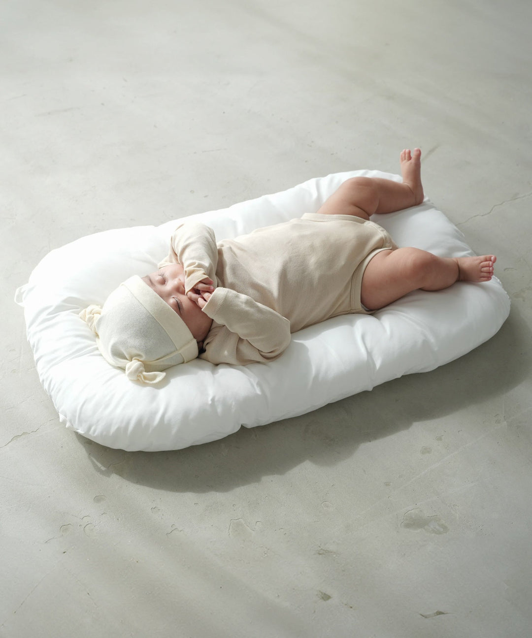 Moses basket + Baby lounger pillow (Ibul fabric with Moroccan design)