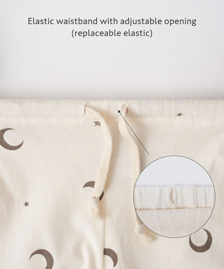 ชุดเสื้อยืดแขนสั้นและกางเกงขาสั้น