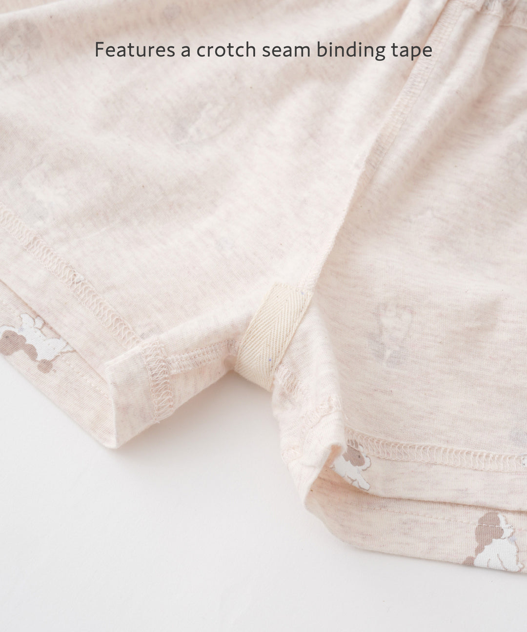 ชุดเสื้อยืดแขนสั้นและกางเกงขาสั้น