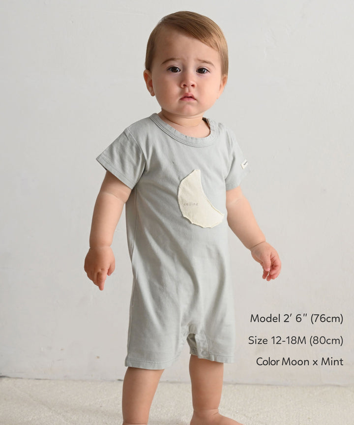 Short-sleeved rompers with motif patch