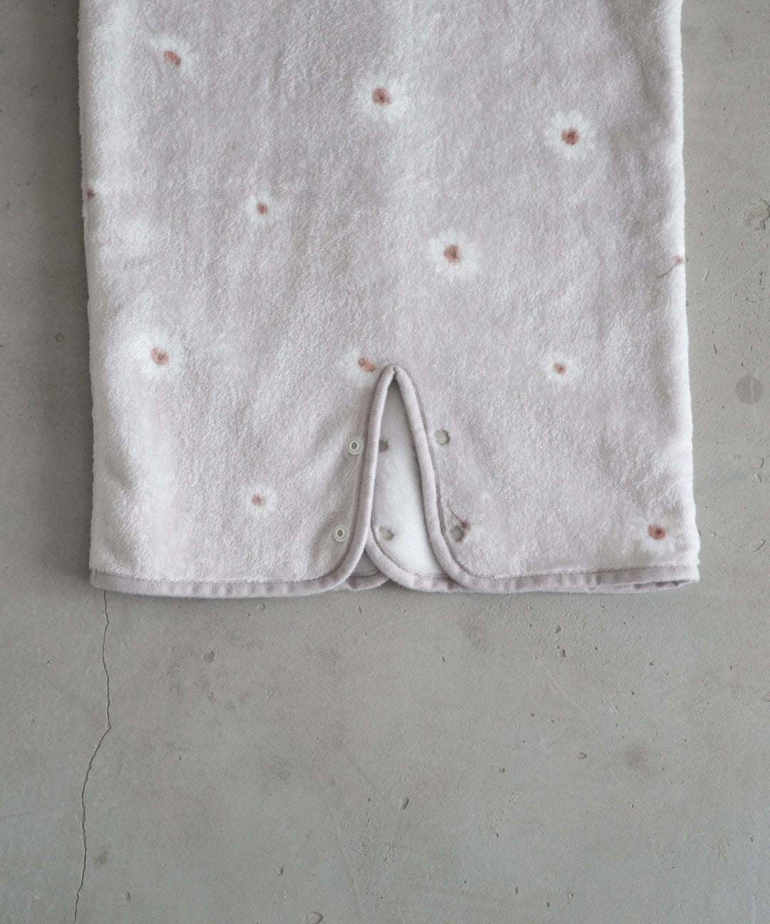 Wearable Blanket (Moisture-absorption & heat-generation)