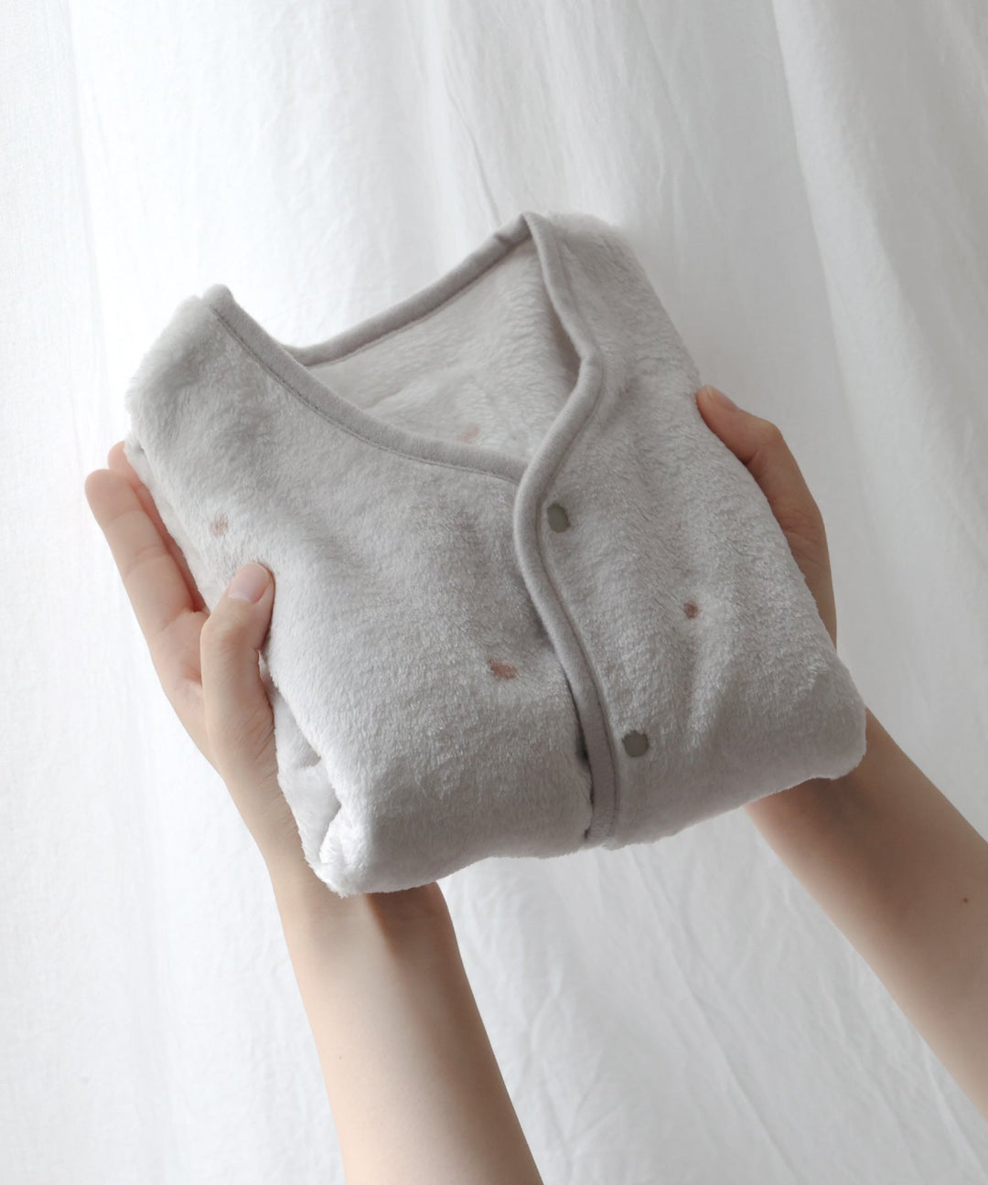 Wearable Blanket (Moisture-absorption & heat-generation)