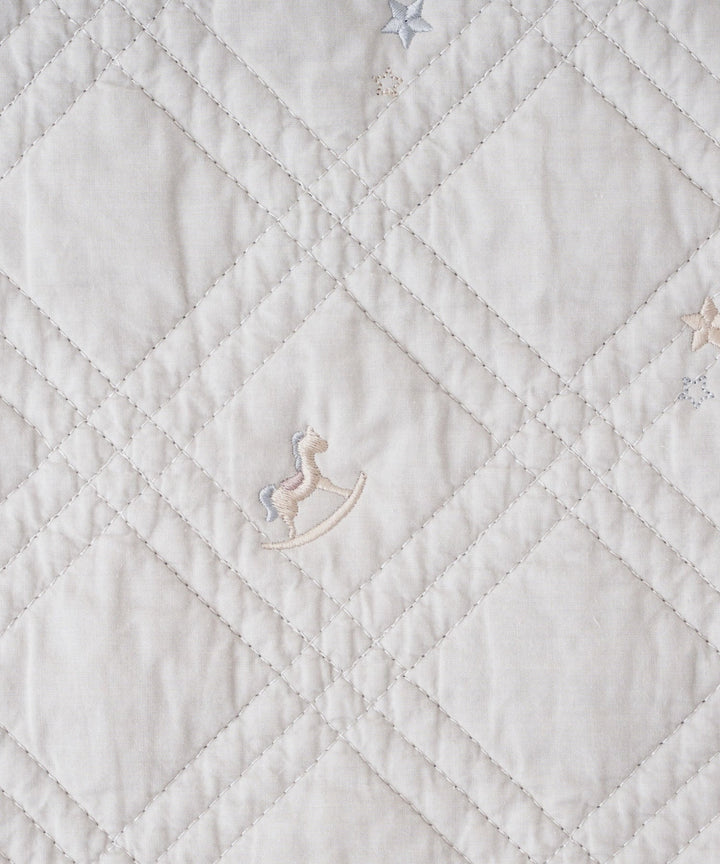 Wearable Blanket with Temperature-Regulating Filling (Ibul fabric)
