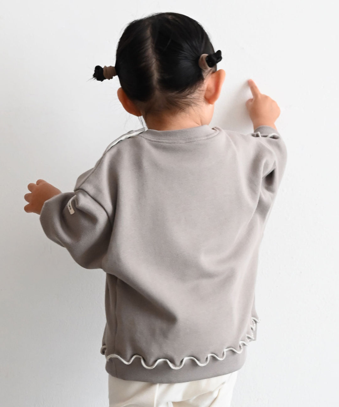 Sweatshirt with Lettuce-Stitched Hem