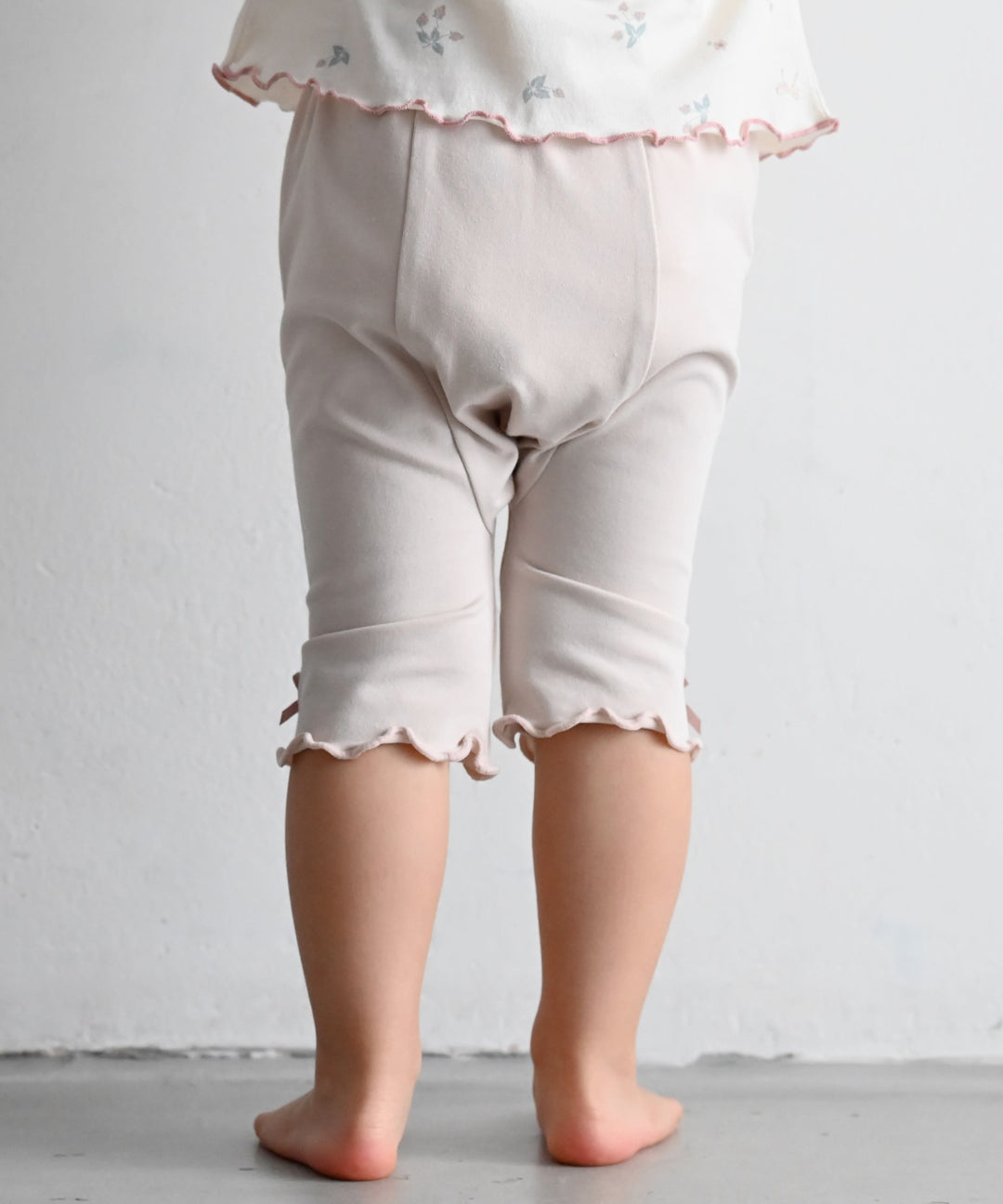 Frill-Trimmed 3/4-Length Leggings