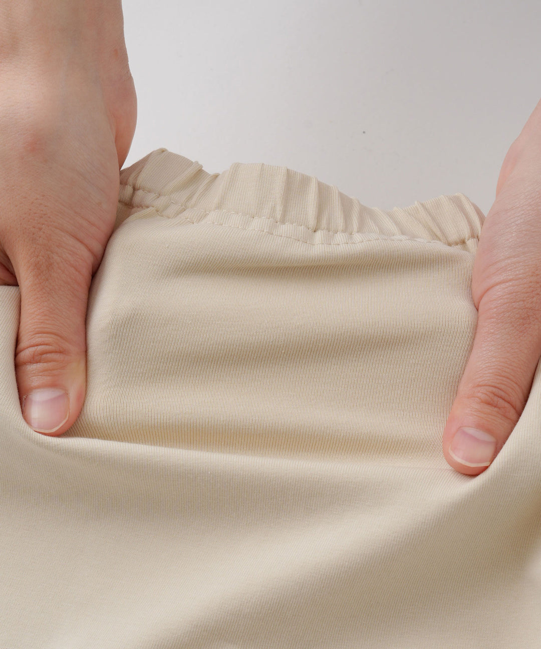 Frill-Trimmed 3/4-Length Leggings