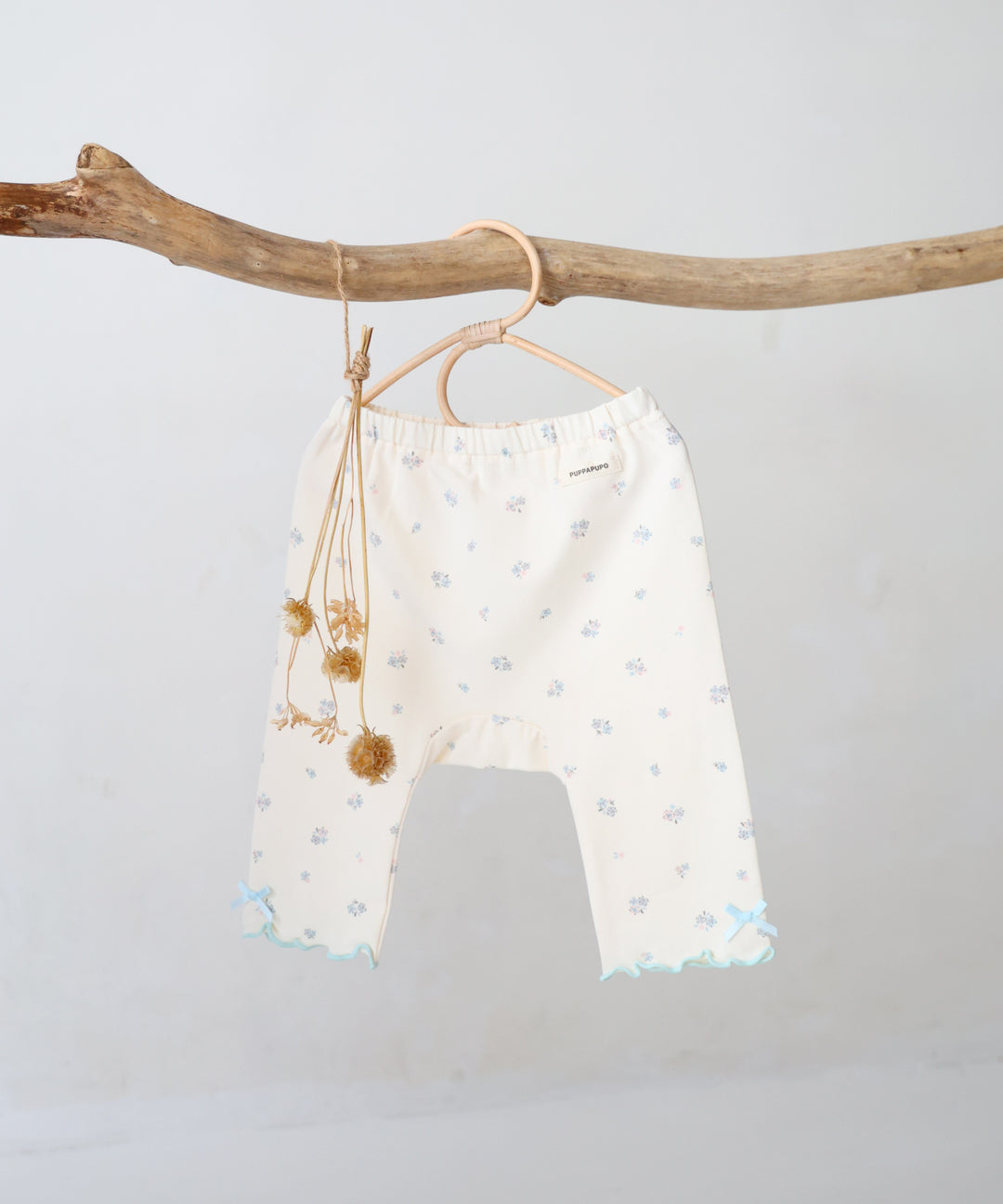 Frill-Trimmed 3/4-Length Leggings