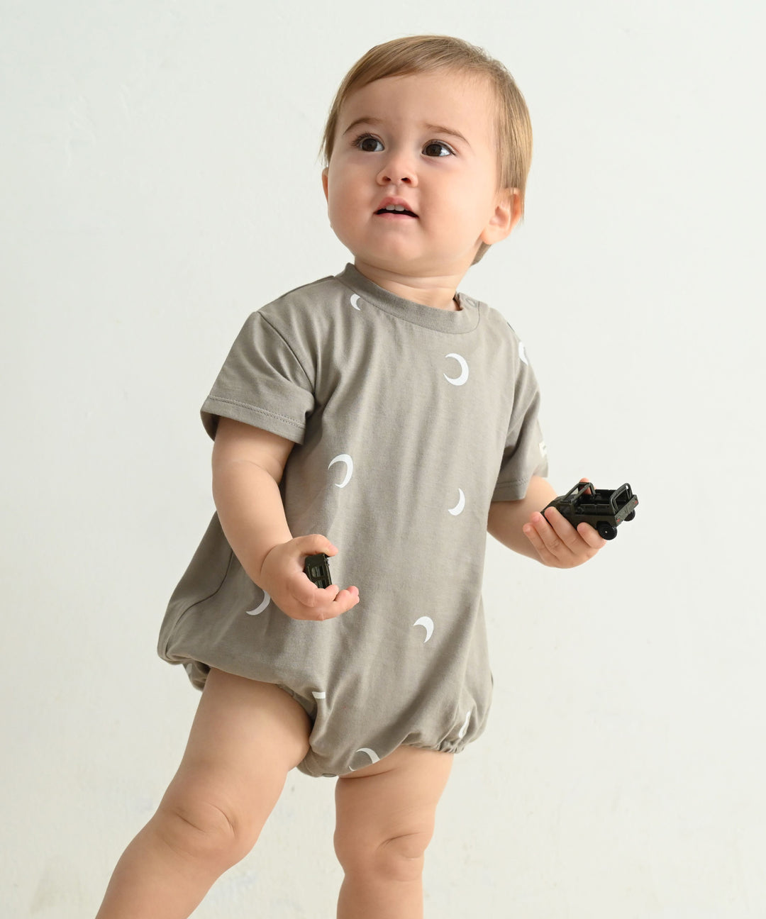 Short-sleeved printed rompers with bonnet