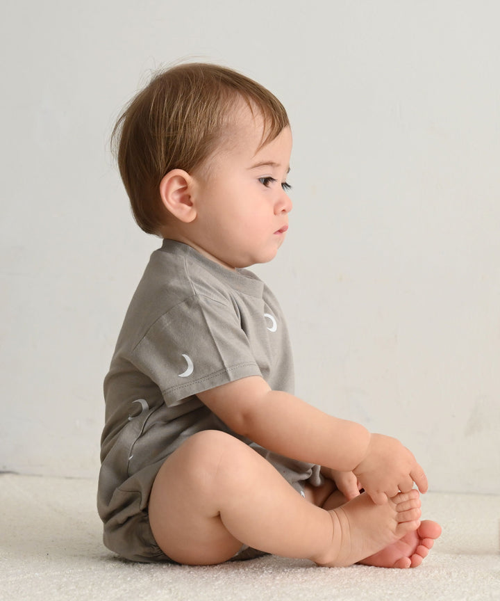 Short-sleeved printed rompers with bonnet